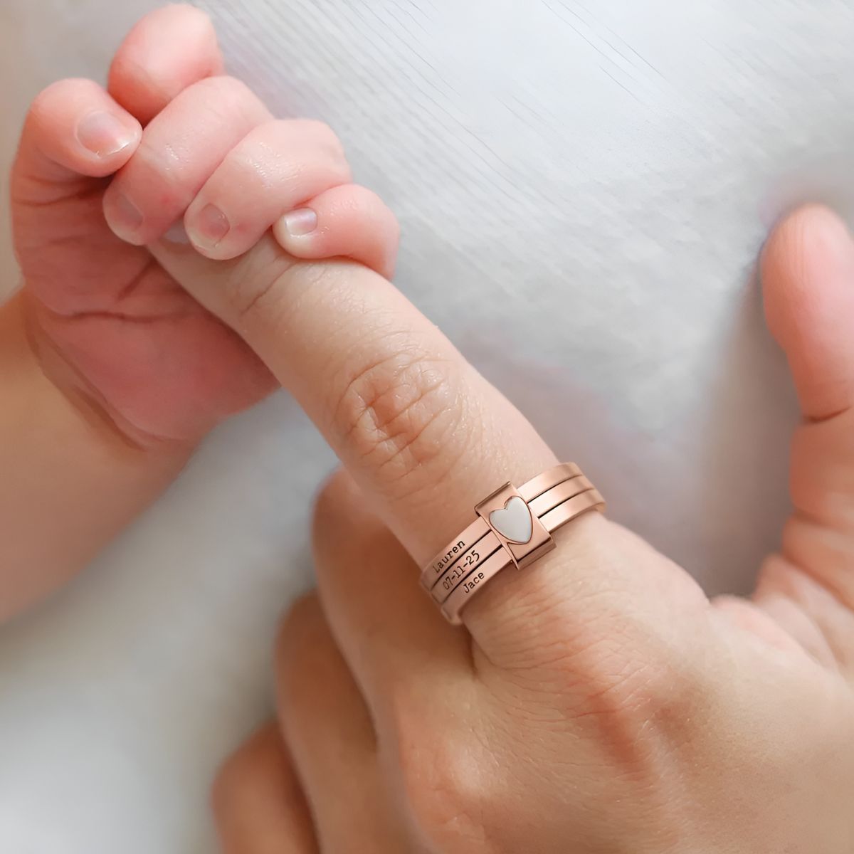 Amoria™ | Bague Personnalisée avec Noms Gravés